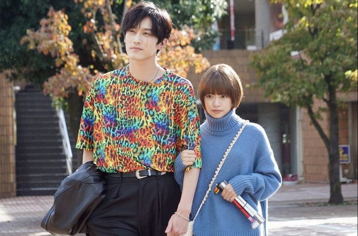 Такие яркие и славные главные герои (одежда юноши здесь достойна отдельного альбома)