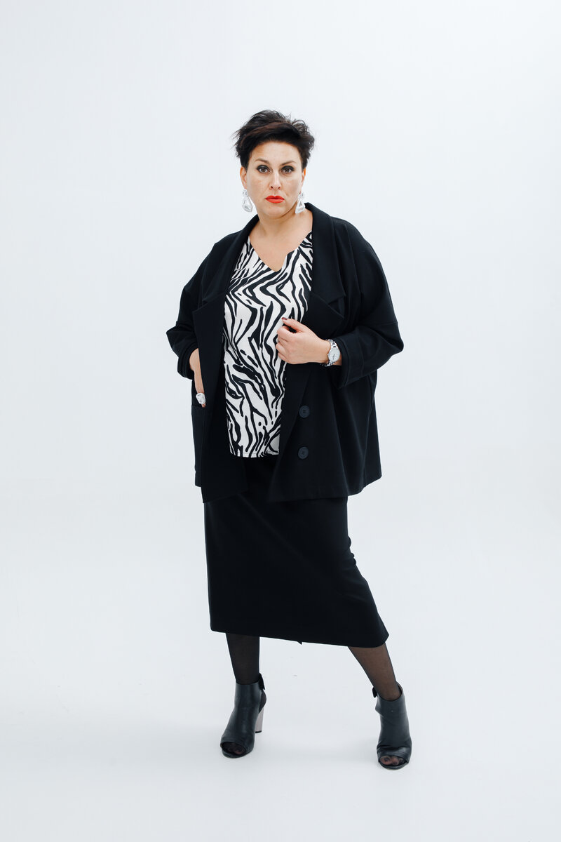 Применяем нейтрализацию: зебра смотрится нейтрально за счет базового черного цвета в сочетании