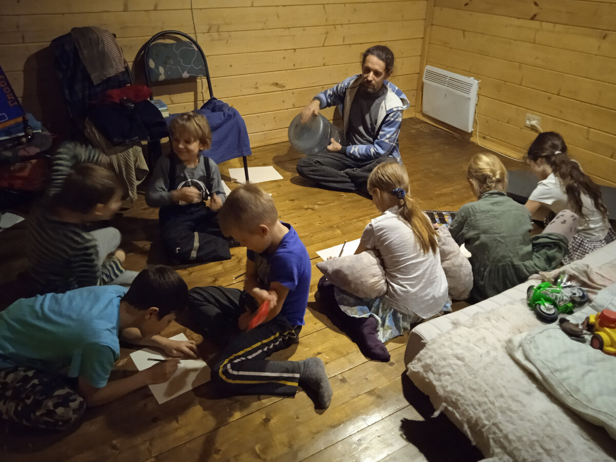 Племена рисуют тотем, отсчёт времени по "барабану"