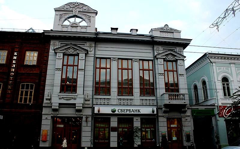 Венчающий здание жезл Меркурия символизировал способность пересекать любые границы и преодолевать любые препятствия