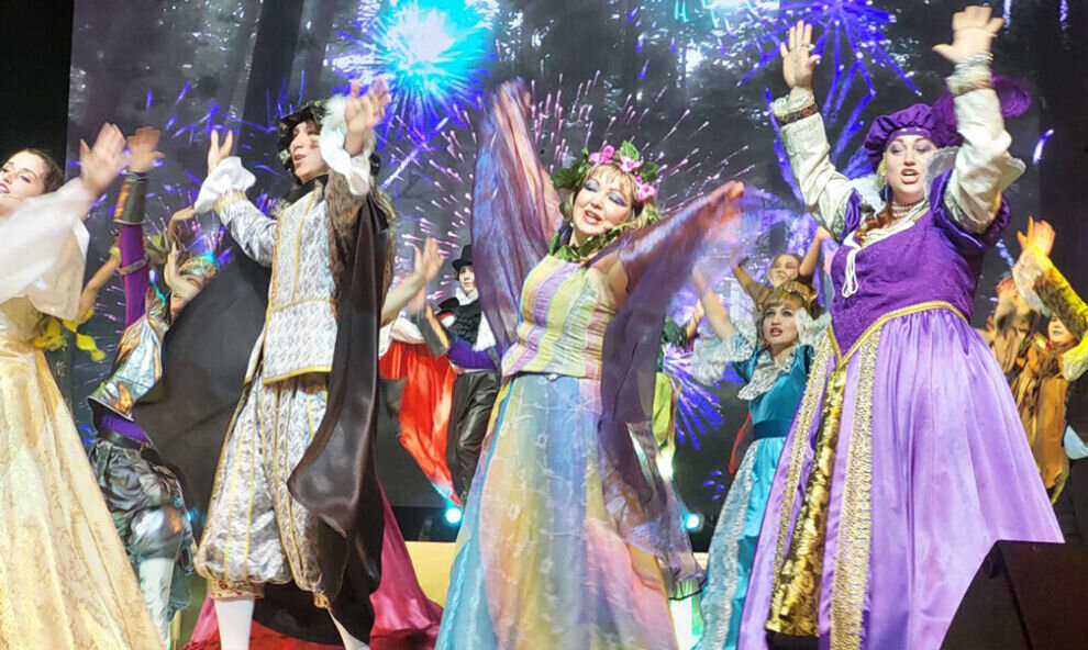    В Салехарде народный театр «Каморка» отметил юбилей премьерой мюзикла