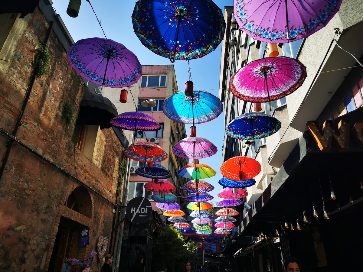 Здесь могло бы быть фото Гранд Базара. Но я не люблю базары 