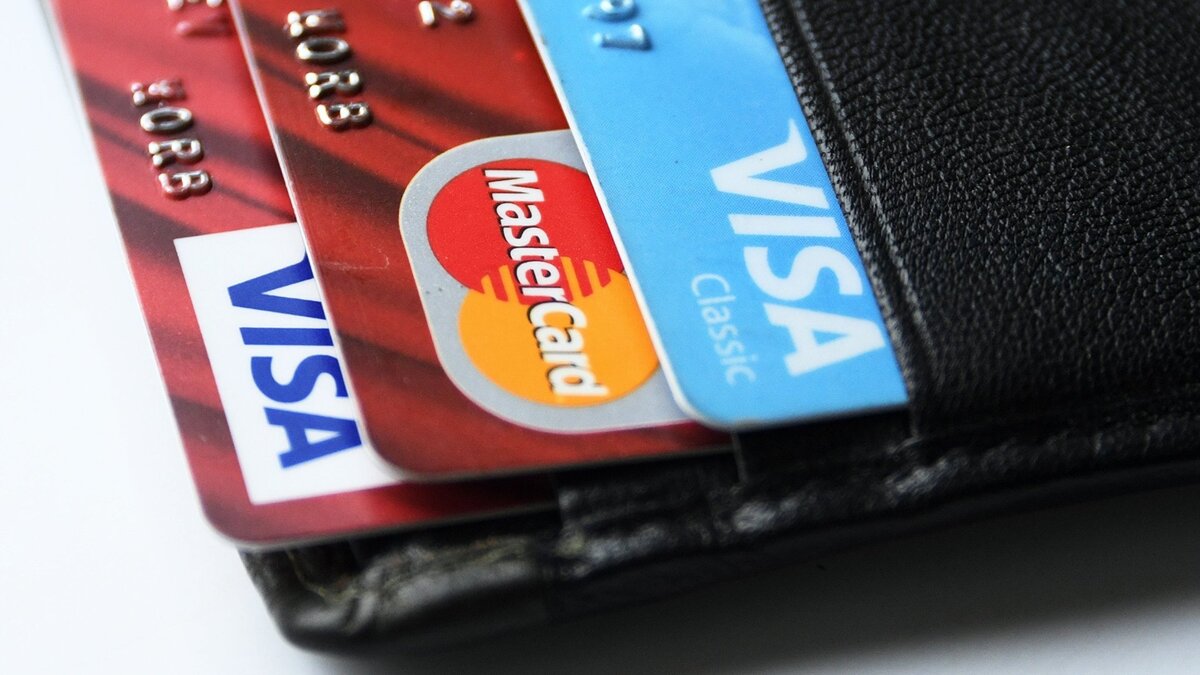    Банковские карты международных платежных систем VISA и MasterCard.© РИА Новости . Григорий Сысоев