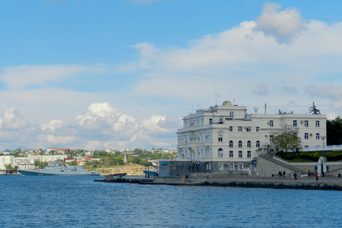 Здание Института биологии южных морей в Севастополе.