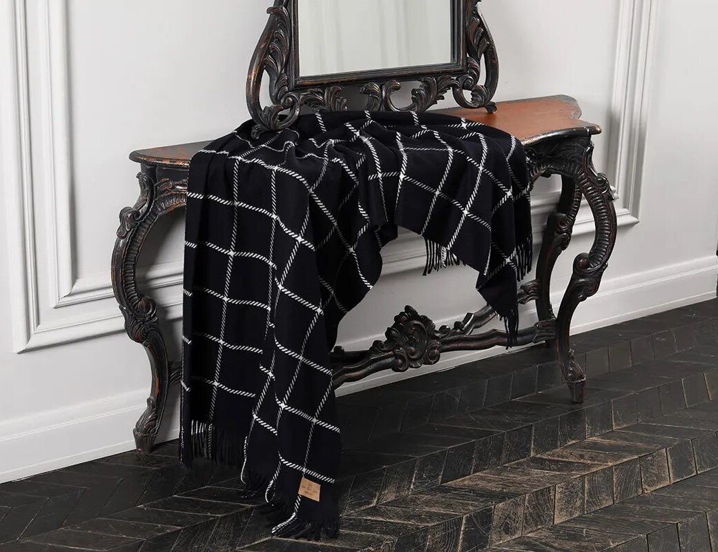 Плед Italian Woollen Treasures Nitra 70 Navy включает в состав нежный кашемир