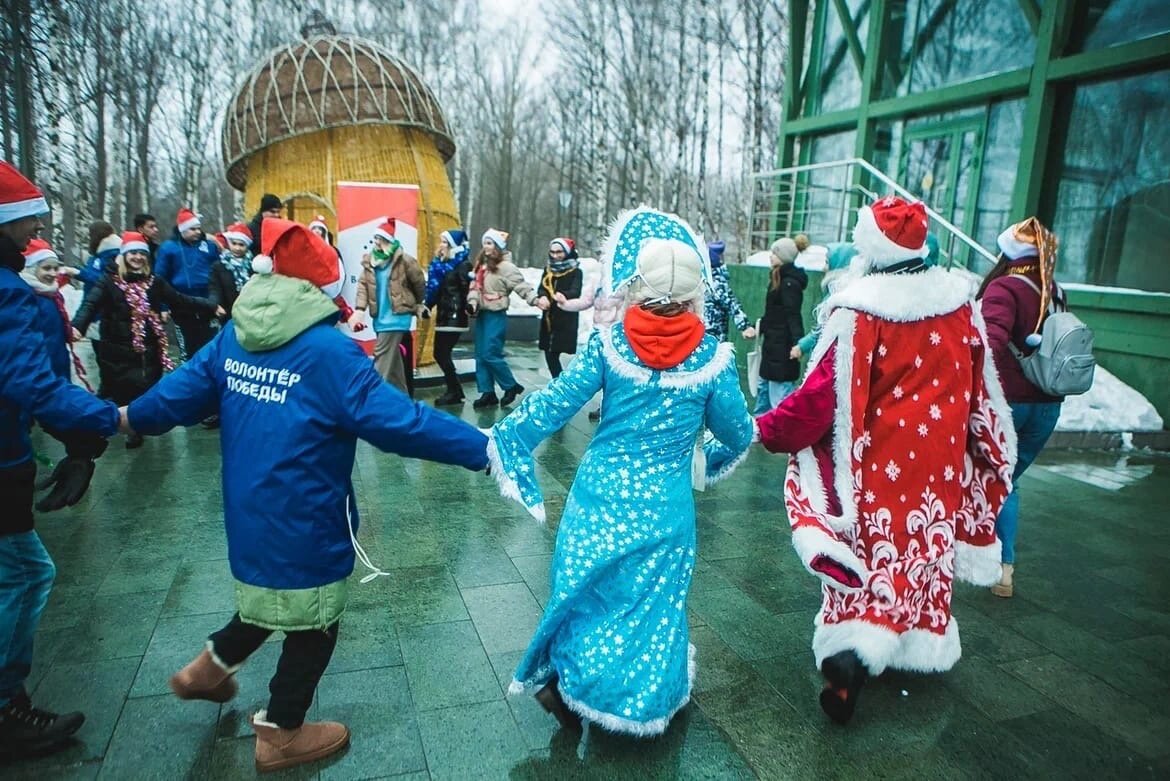 Дед Мороз и Снегурочка возглавили спортивный забег в Нижнем Новгороде |  Нижегородская правда | Дзен