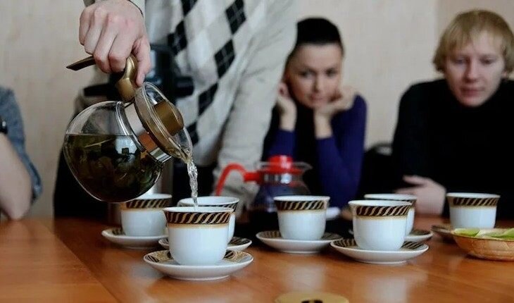    Скажите, что алкоголь закончился, зато есть чай