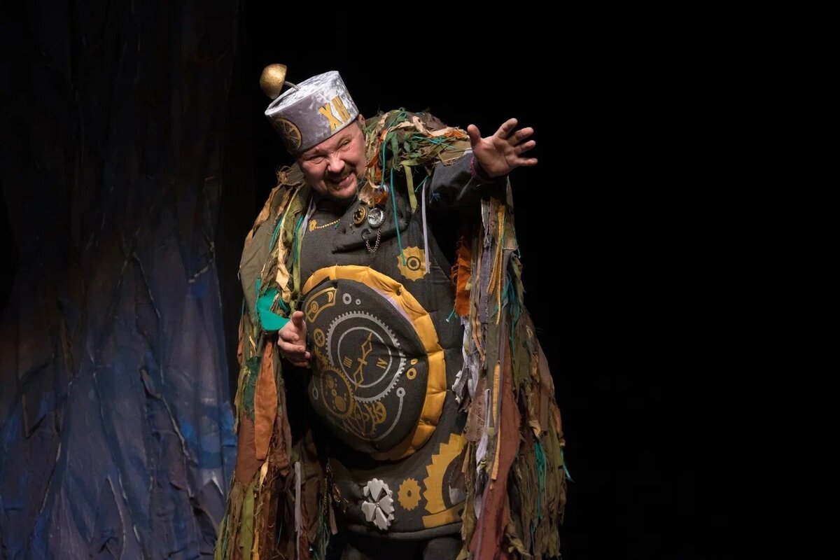 Завтра, 3 января, на основной сцене Кировского драмтеатра состоится показ «Сказки о потерянном времени» - волшебной истории с превращениями по произведению Евгения Шварца.
