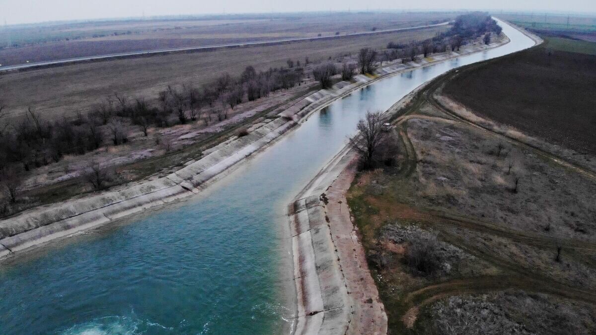    Вид на участок Северо-Крымского канала неподалеку от поселка Советский в Крыму© РИА Новости / Макс Ветров