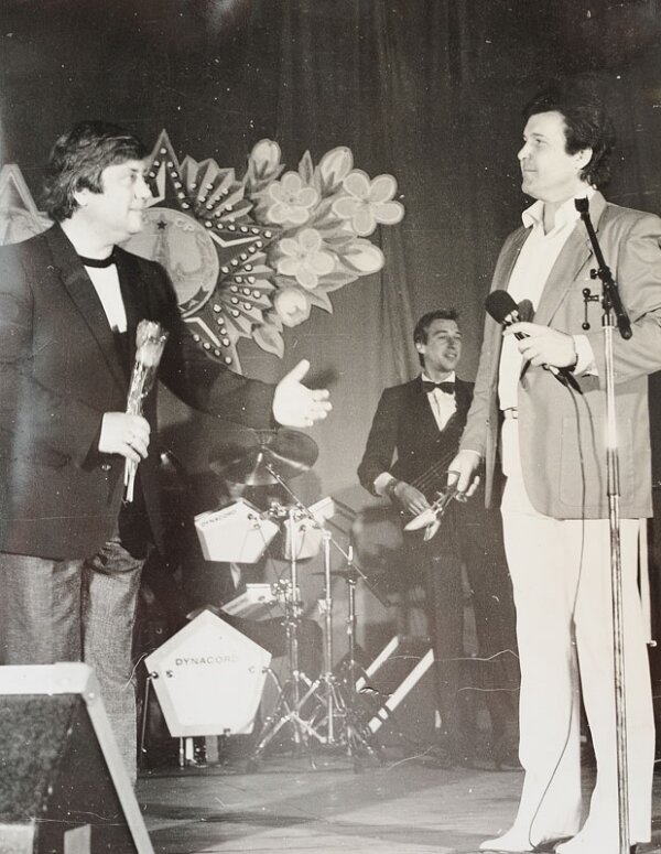 Начало 1942 года в Москве выдалось очень трудным: разрушенные после фашистских бомбежек здания, нехватка продуктов, холод.-5-2