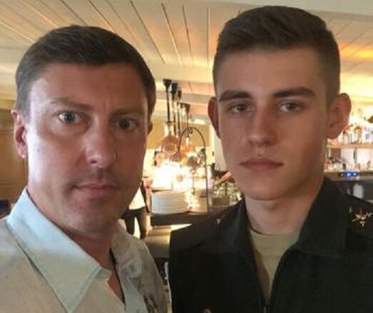 Отец и сын. Фото из откр. источников