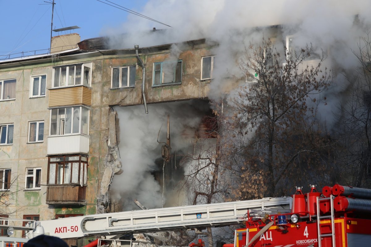    При обрушении дома в Новосибирске погибли пять человек, в том числе ребенок