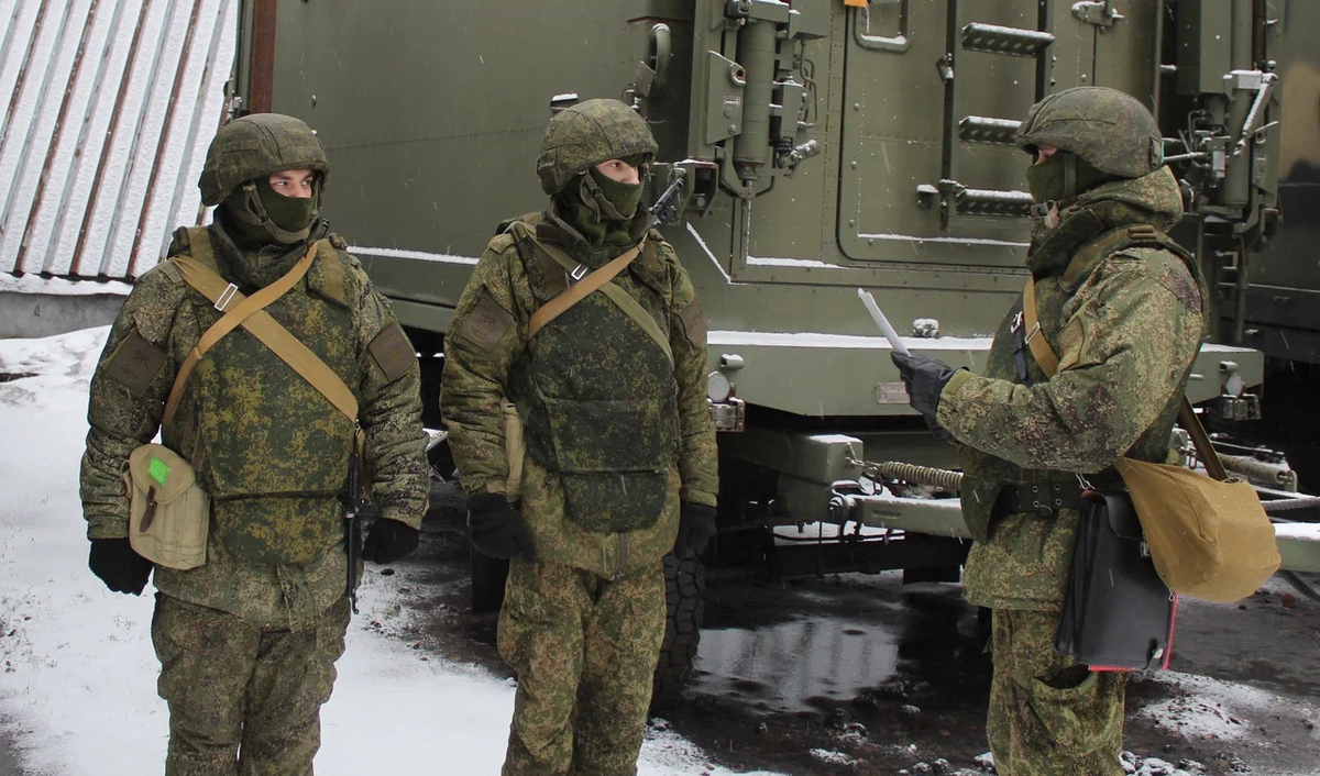 Работа военных топографов в полевых условиях