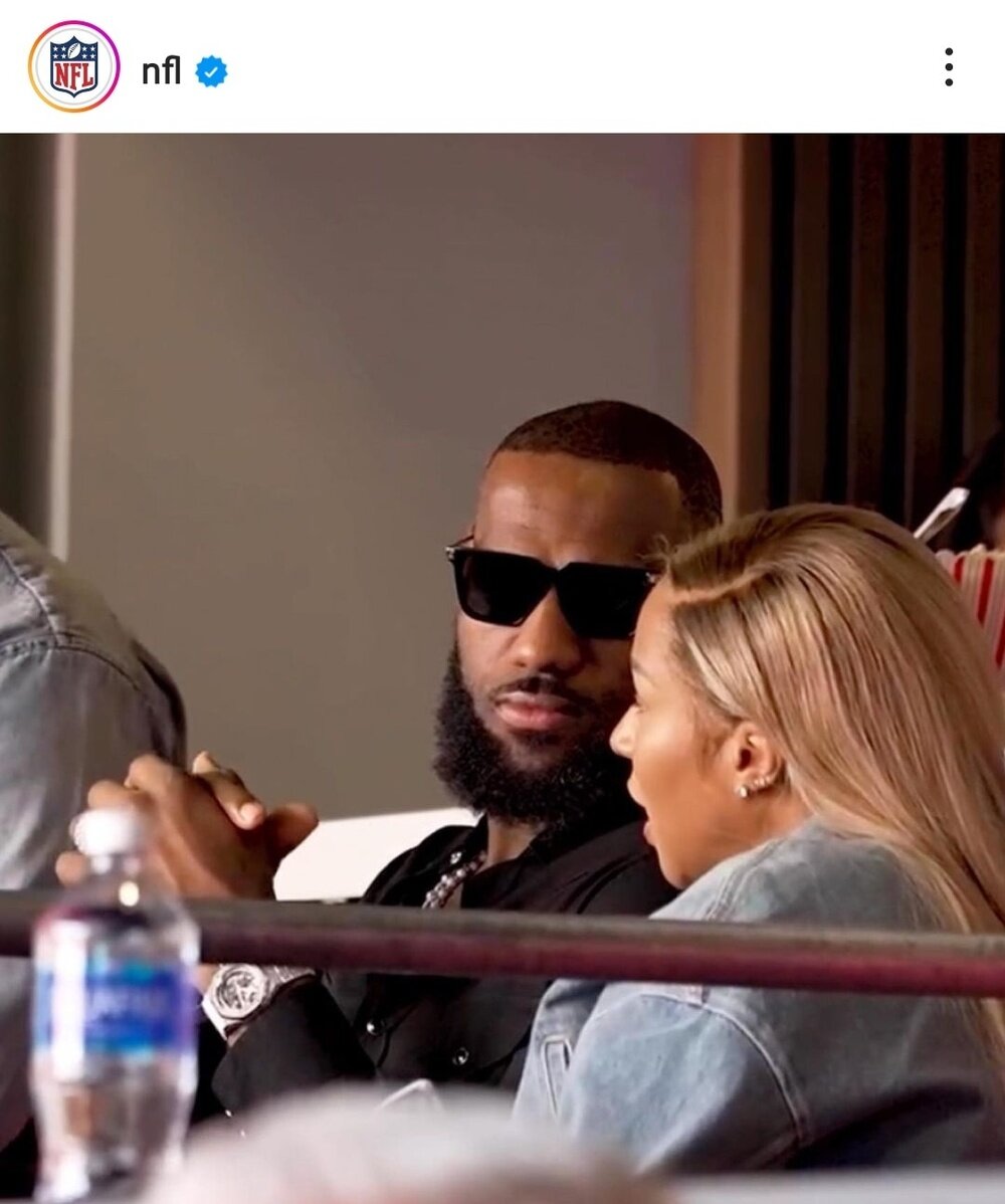     Лучший баскетболист мира Леброн Джеймс.