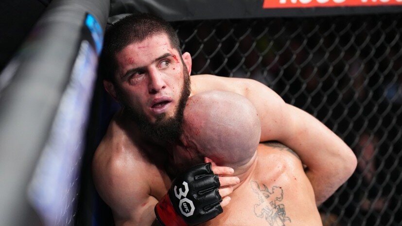     Бойцы UFC Ислам Махачев и Александер Волкановски Gettyimages.ru Chris Unger / Contributor