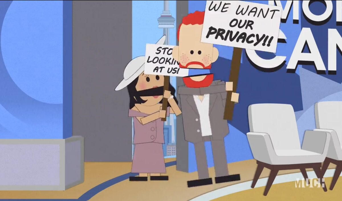 Всю серию они ходят с транспарантами "Хватит смотреть на нас!" и "Мы хотим приватности"