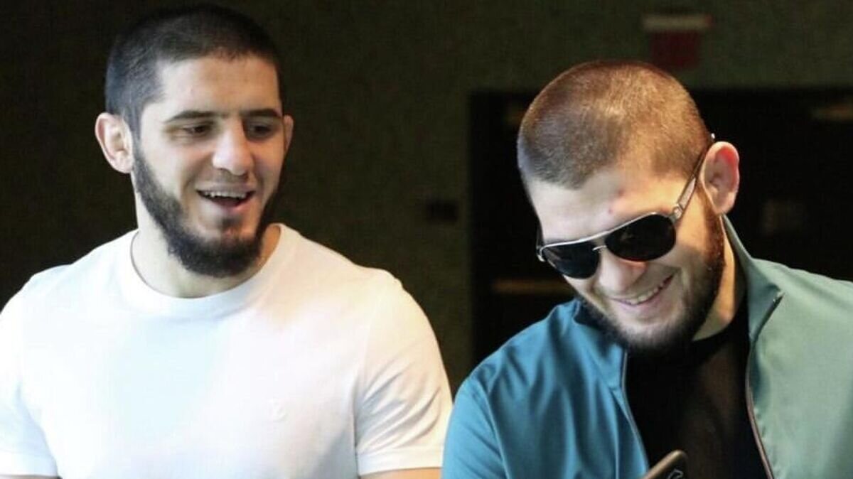    Ислам Махачев и Хабиб Нурмагомедов© Соцсети Махачева