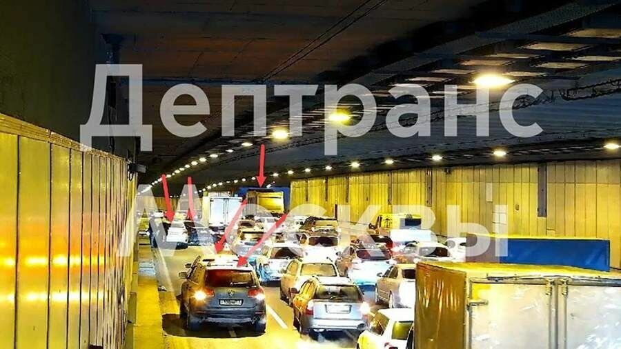     Движение в районе ДТП затруднено.