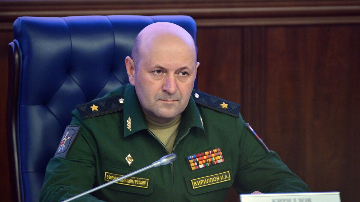    Начальник войск радиационной, химической и биологической защиты ВС РФ генерал-майор Игорь Кириллов на брифинге министерства обороны РФ по биологическому оружию© РИА Новости / Алексей Куденко