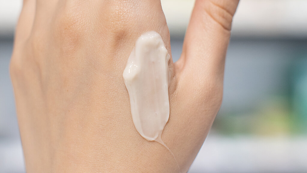 На фото текстура крема Firstlab Probiotic Reverse Cream