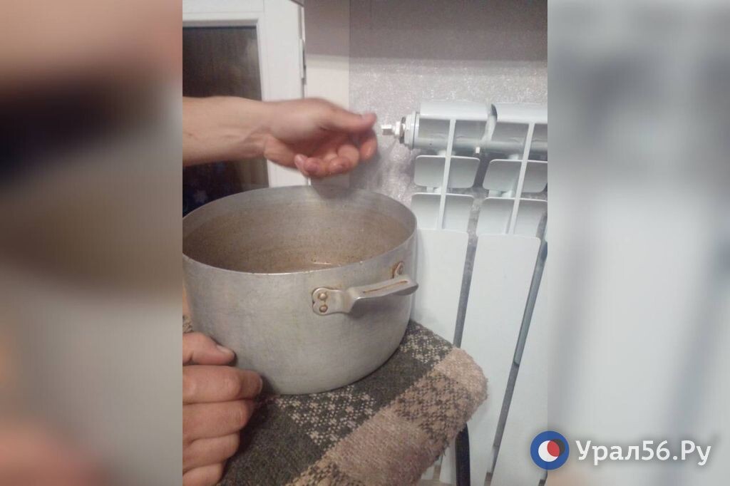    «Шел 2023 год, люди выживали как могли...»: Жители Орска стали добывать воду из батарей