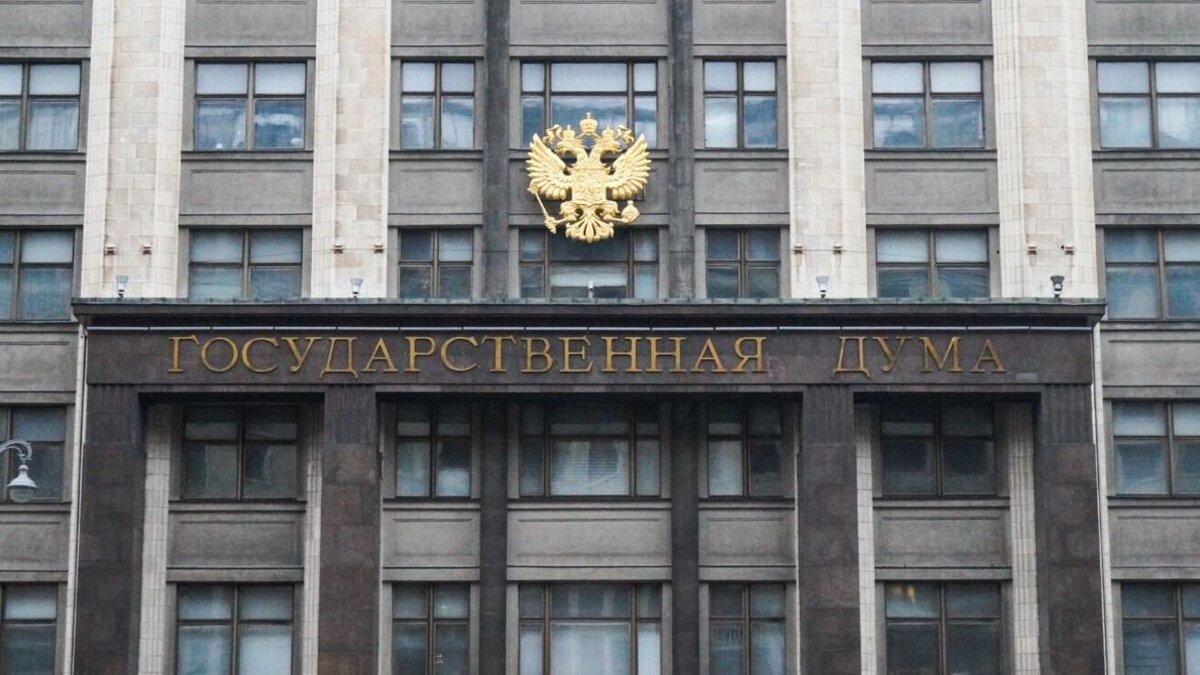     В ходе пленарного заседания депутаты Госдумы одобрили поправки к проекту закона «О гражданстве РФ», позволяющие лишать гражданства за дискредитацию ВС РФ, публичные призывы к действиям против территориальной целостности и угрозу национальной безопасности страны.