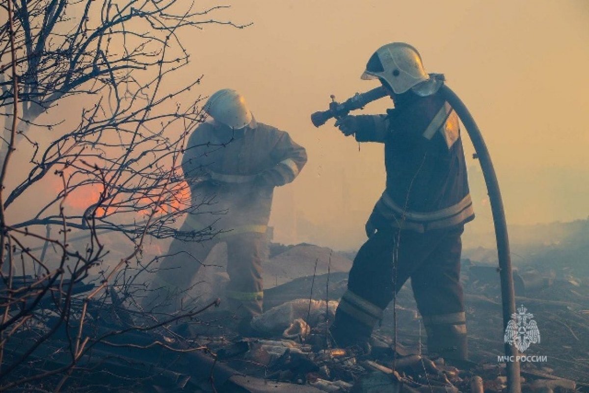    Жителей поселка и деревни эвакуируют в Курганской области из-за пожара