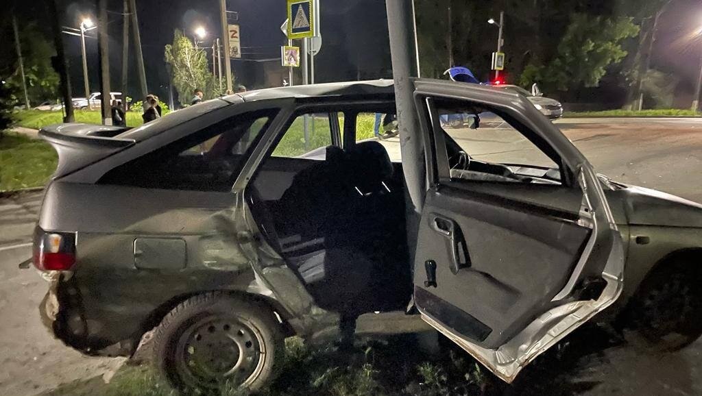     В Константиновске в Ростовской области произошло смертельное ДТП с участием двух автомобилей, подробностями поделились в пресс-службе ГИБДД региона.