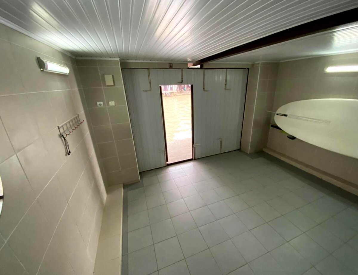 гараж для легкомотрорного  водного транспорта