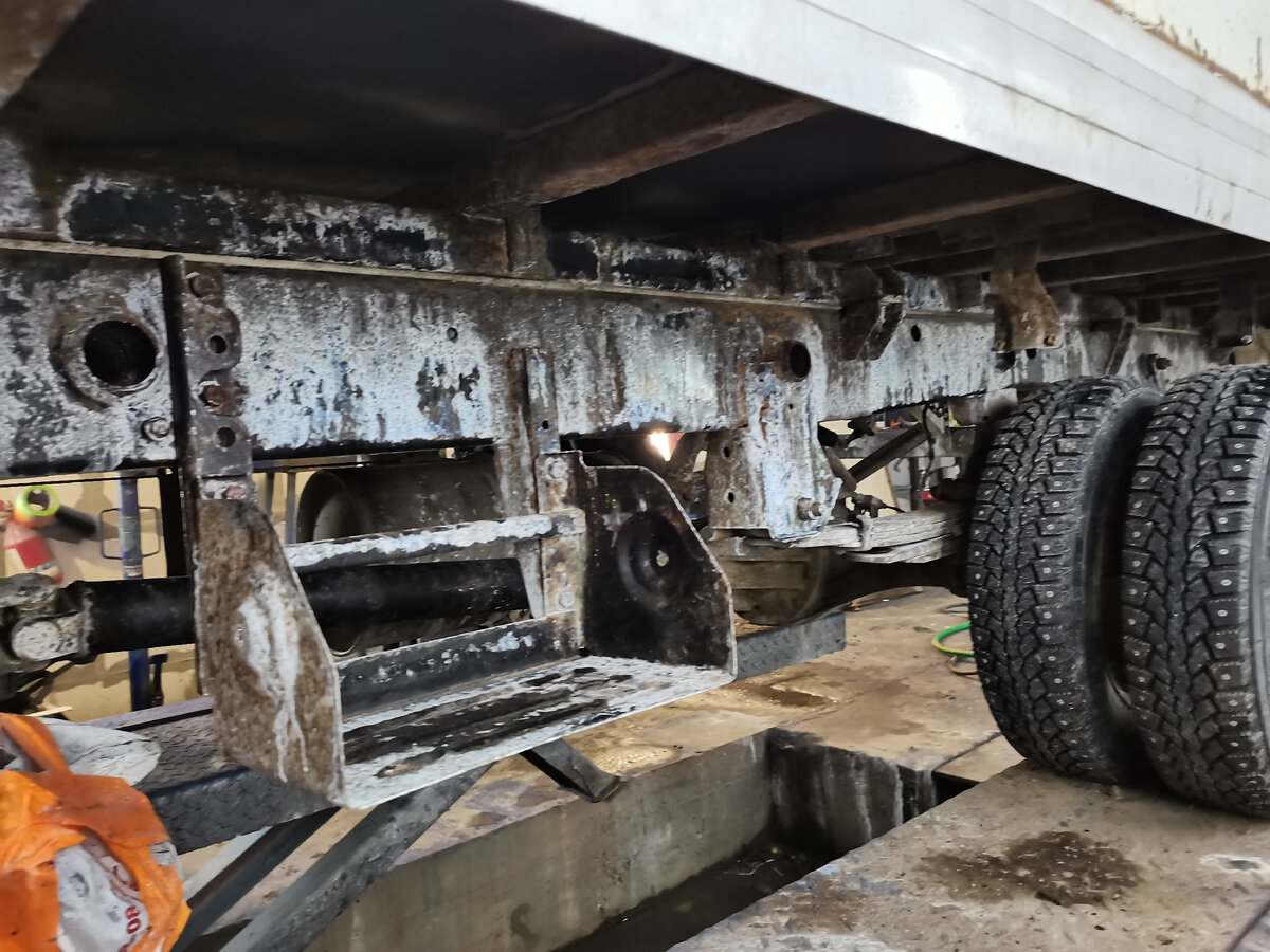 рама после обработки "цинкарем" (первый проход)