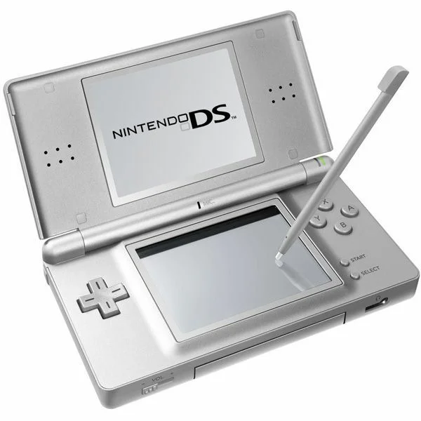 Nintendo DS Lite - вторая ревизия консоли. Является самой продаваемой. Экран стал ярче, а габариты меньше