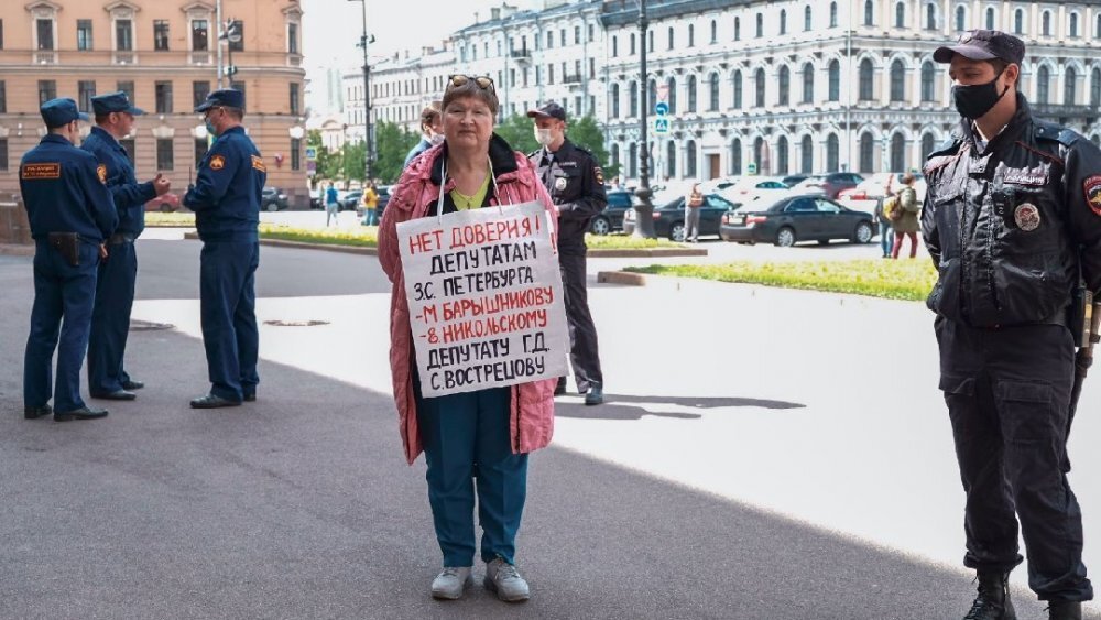 Пикет у ЗС Петербурга против отдельных депутатов. Источник: ТГ-канал "ЯГражданин!"