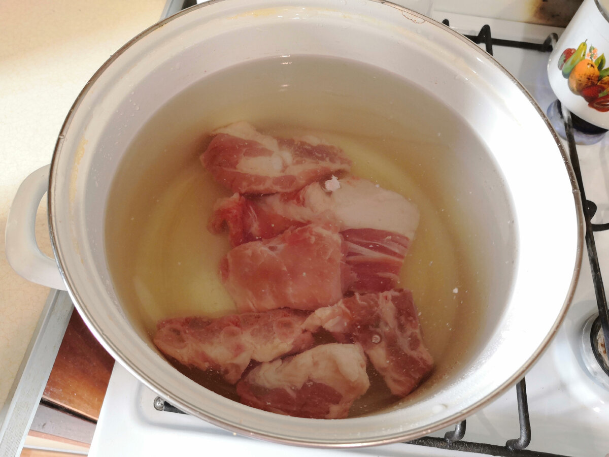 мясо залить холодной водой