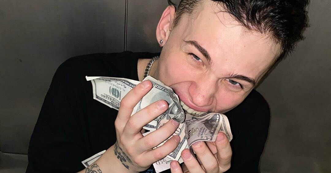 Приятного аппетита... Как говорил персонаж Валентина Гафта в "Гараже": " Как ветеринар, я обещаю вам, прожорливый мой, заворот кишок"