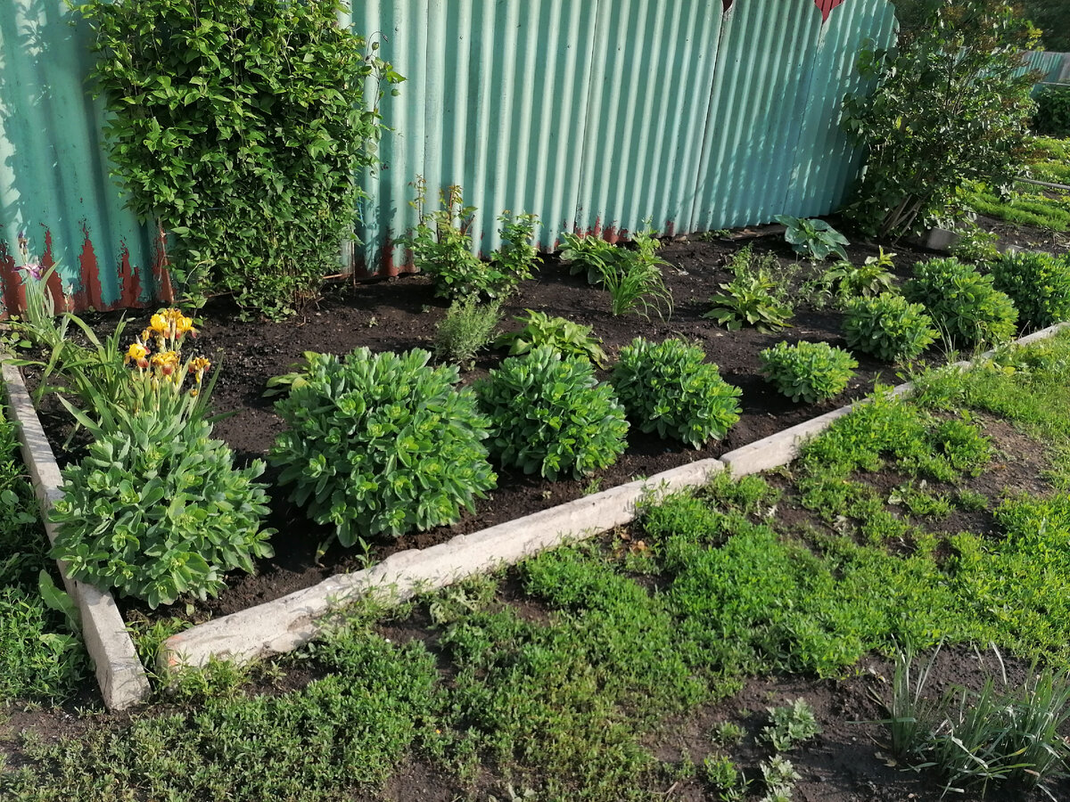 Ограждение из бетонных брусьев