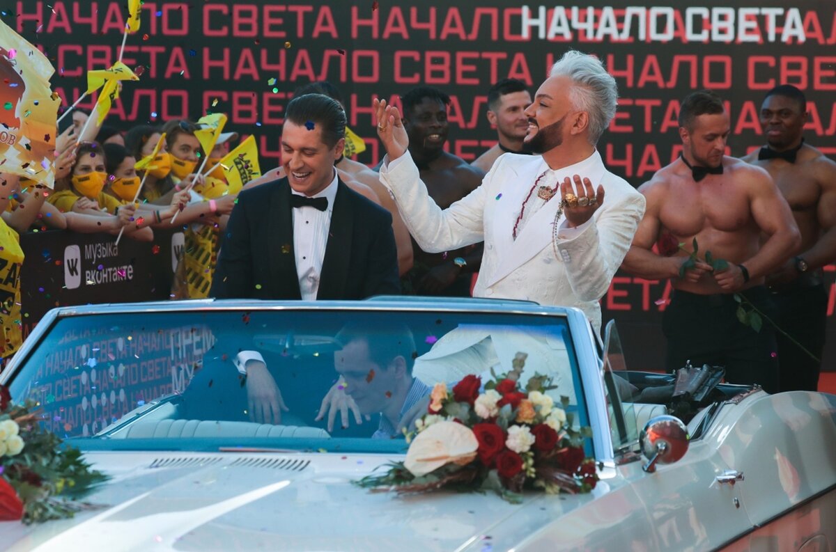 Филипп Киркоров и Дава (бывший Ольги Бузовой) в свадебном кортеже. Источник для фото - Яндекс