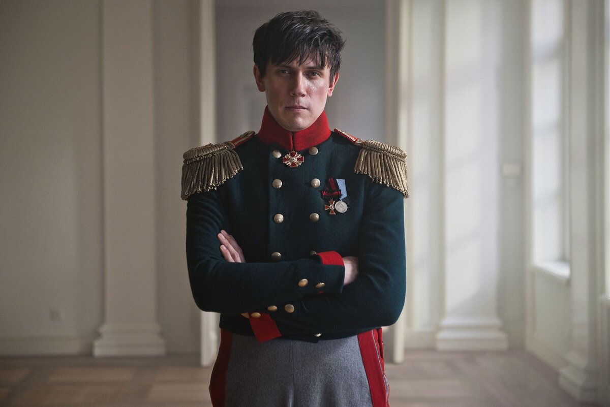 Это было хорошо видно и в «Союзе Спасения», где декабристы смотрятся слабо в сравнении с Николаем I, а идеологии восставших также практически не уделено внимания.