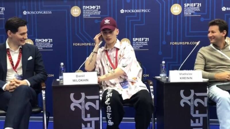 Малолетний гей на серъезном политическом форуме через год после запрета ЛГБТ Конституцией. Странно, не правда ли? Фото из интернета