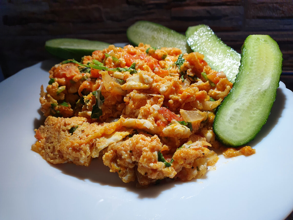 Яичница с помидорами