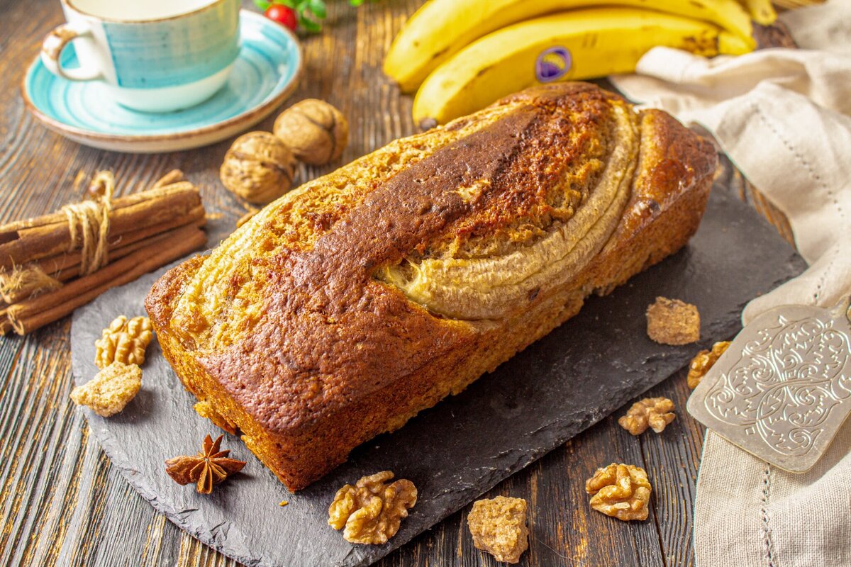 Ароматный банановый хлеб - оригинальное блюдо, которое можно подавать на завтрак или на десерт.  Банановый хлеб – традиционная выпечка американской кухни.