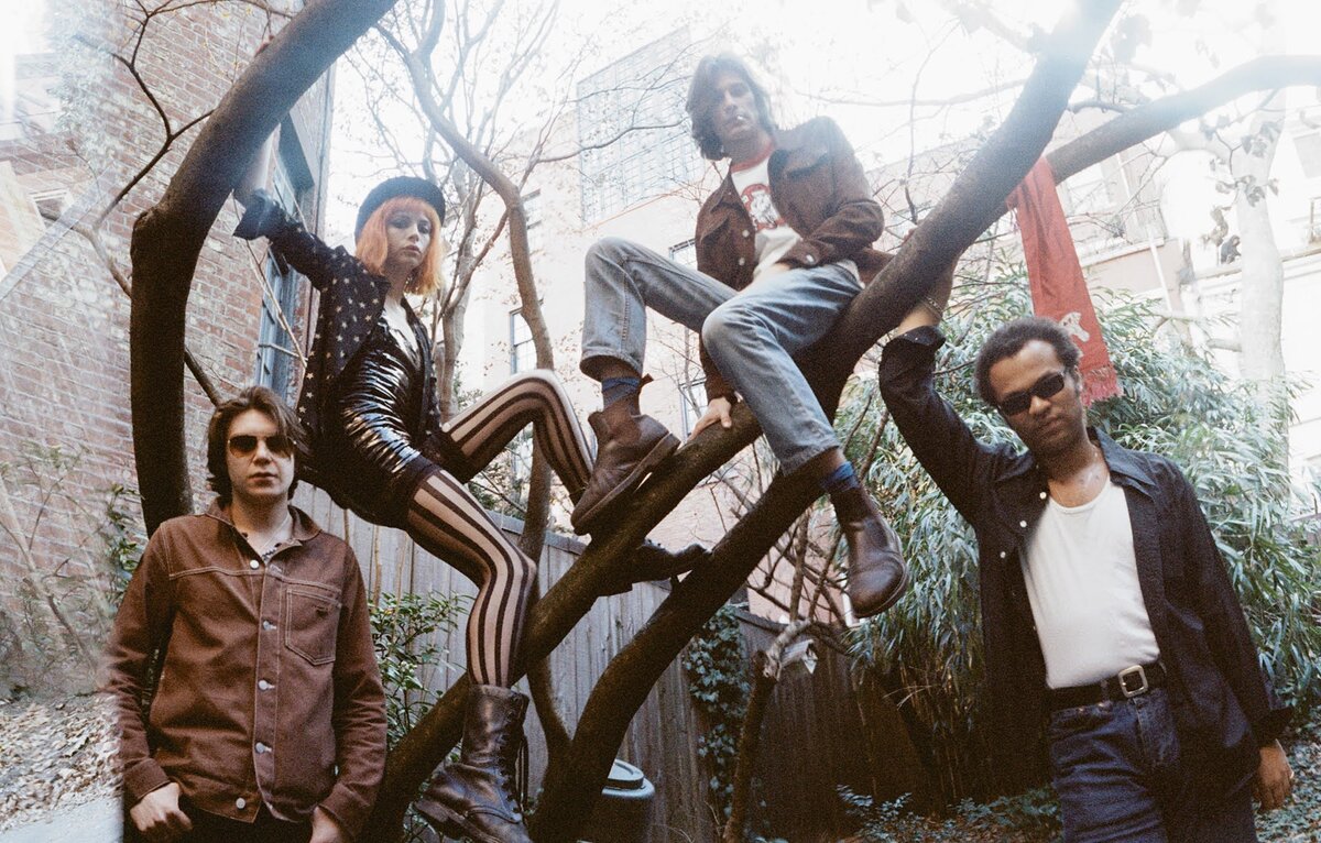 группа Sunglasses For Jaws