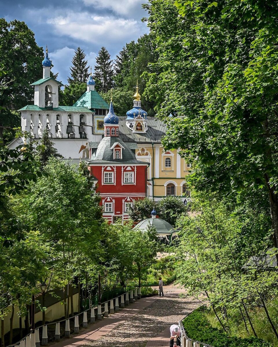 Свято-Успенский Псково-Печерский монастырь Фото из https://www.instagram.com/monasterytea.ru/