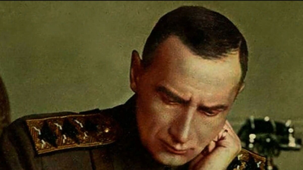 Александр Васильевич Колчак, сыгранный Константином Хабенским, не отличался ораторским мастерством. Поэтому все его пламенные речи в фильме перед офицерством - авторская фантазия.