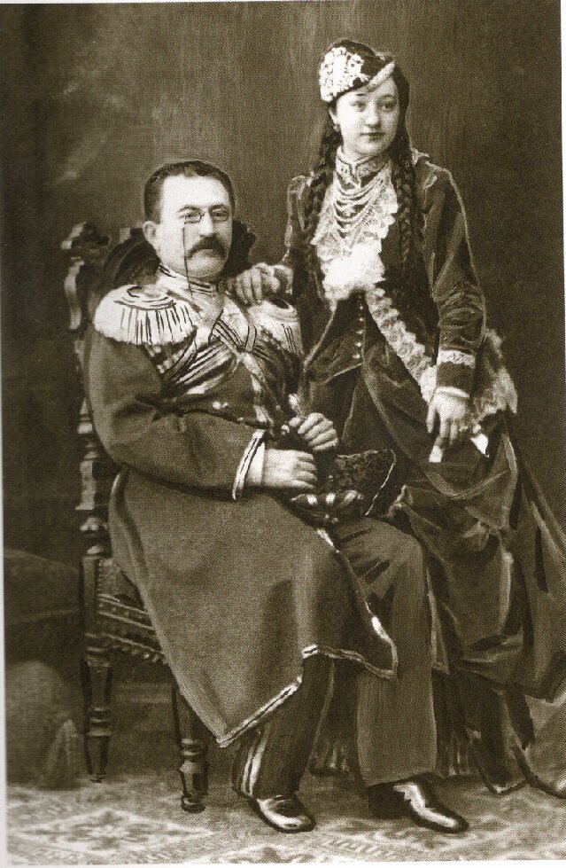 Мухаммадшафи Шамиль с супругой Бибимарьям Апаковой. 
