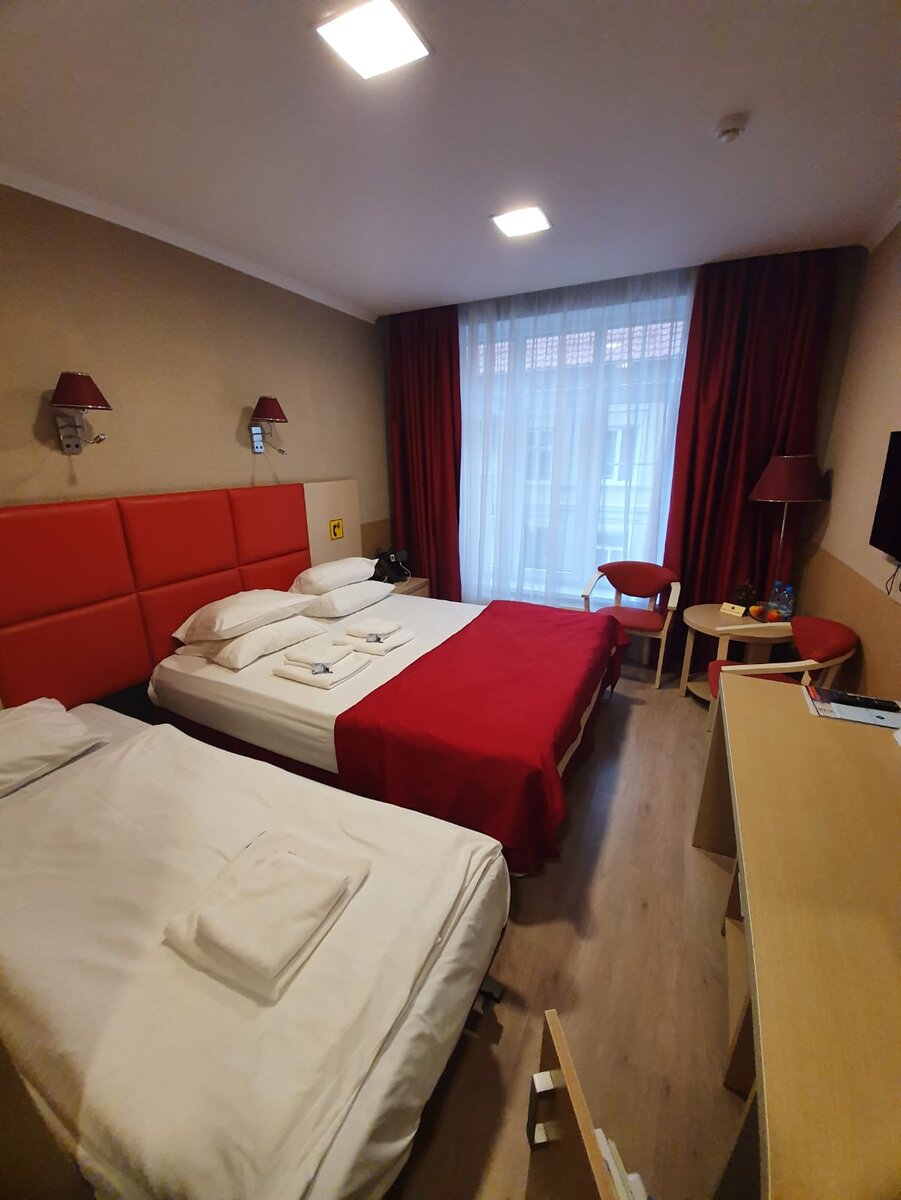 Наш номер в отеле Элиза Инн 3* - фото автора.