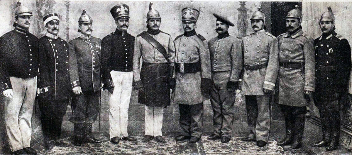 Формы пожарных с петровского времени до наших дней. (1911 год.)