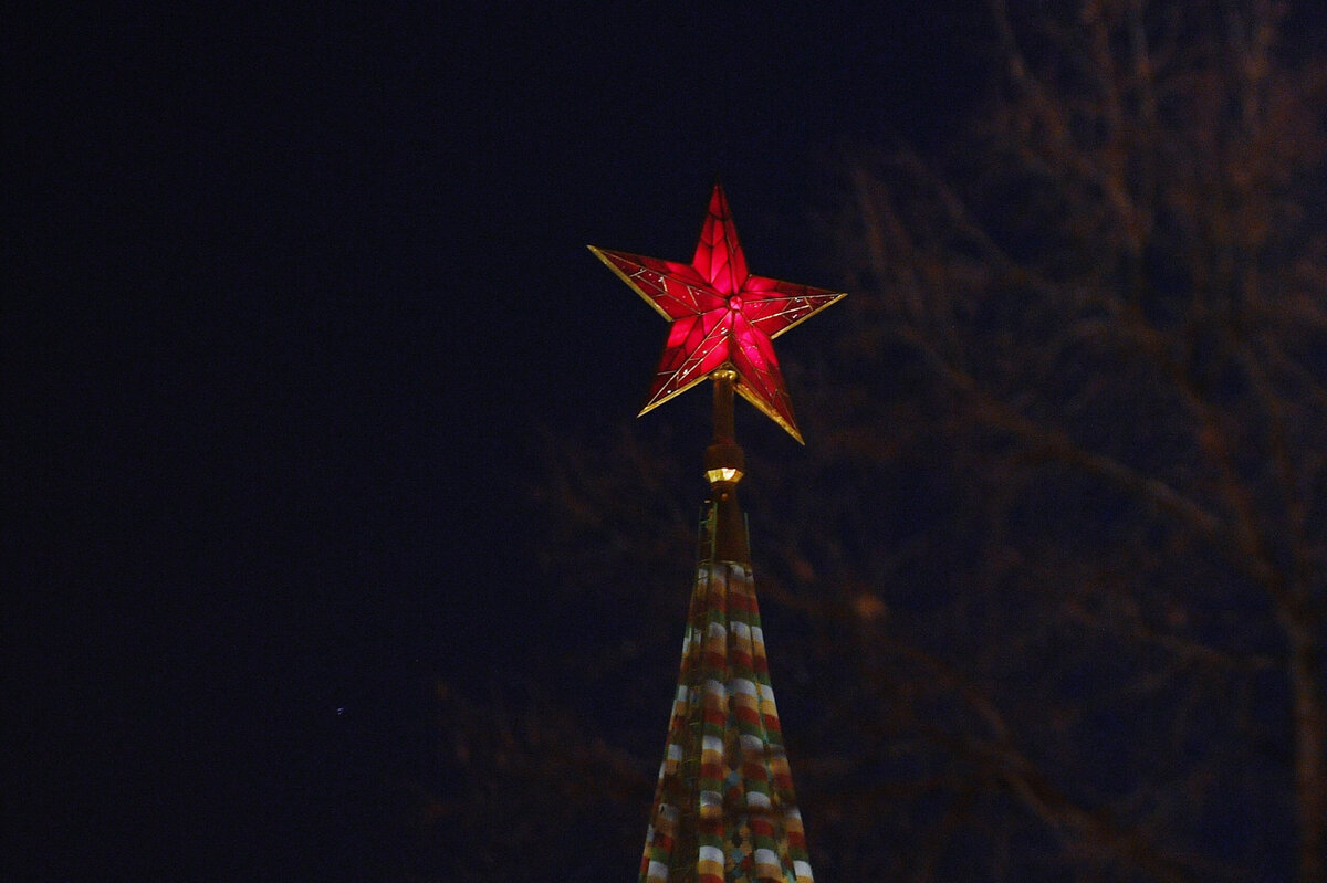 Рубиновая звезда на башне Московского Кремля / РИА Новости