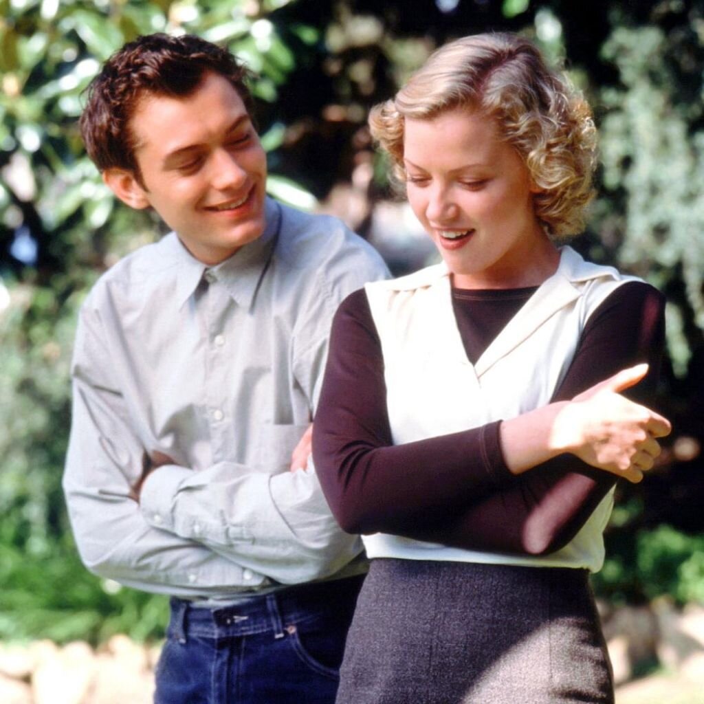 Обратите внимание на скрещенные у обоих руки... 