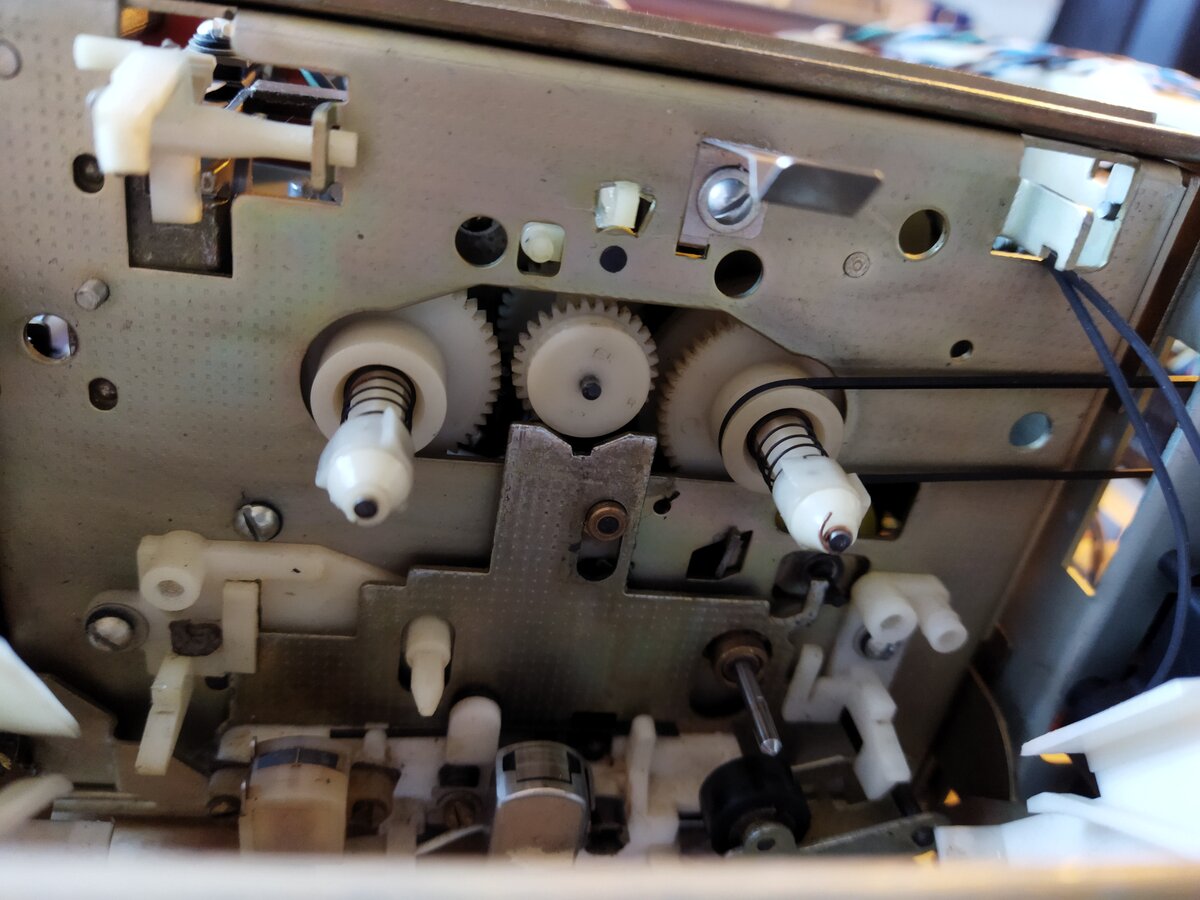 Кассетная дека ЯУЗА-221-1С. Подкассетники, крупным планом