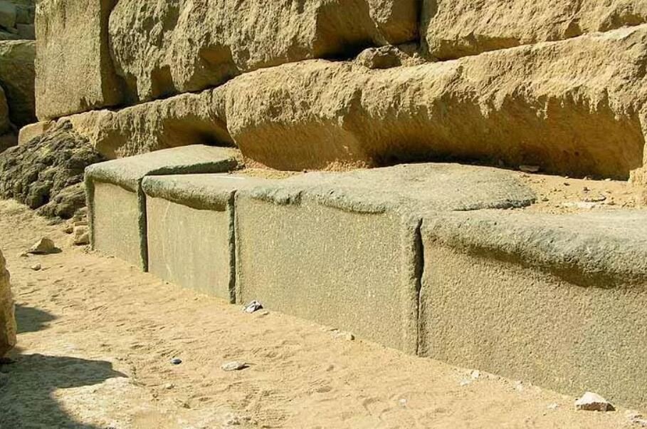 Геополимерный бетон. Геополимерный бетон египетские пирамиды. Геополимерный бетон технология древности. Каменные блоки пирамиды Хеопса. Блоки пирамиды Хеопса.